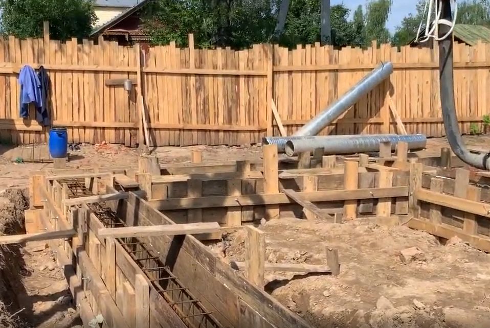 Мелкозаглубленный ленточный фундамент для загородного деревянного дома — фото 3